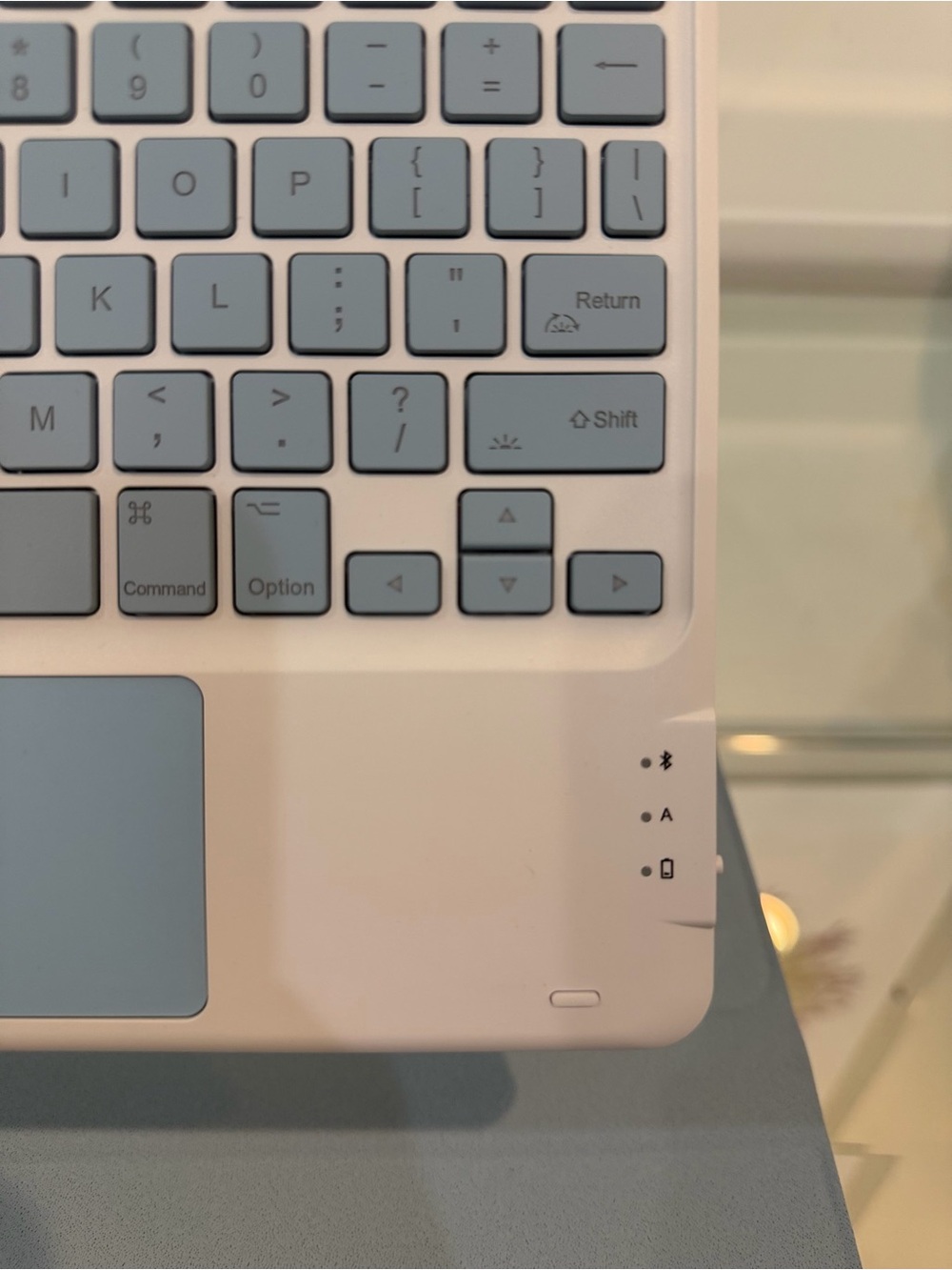 IPAD - Tablet Keyboard Case with Built-In Trackpad - Picture 4 of 8